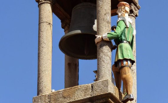 Descubre al Centinela de Bronce: El relato del Abuelo Mayorga